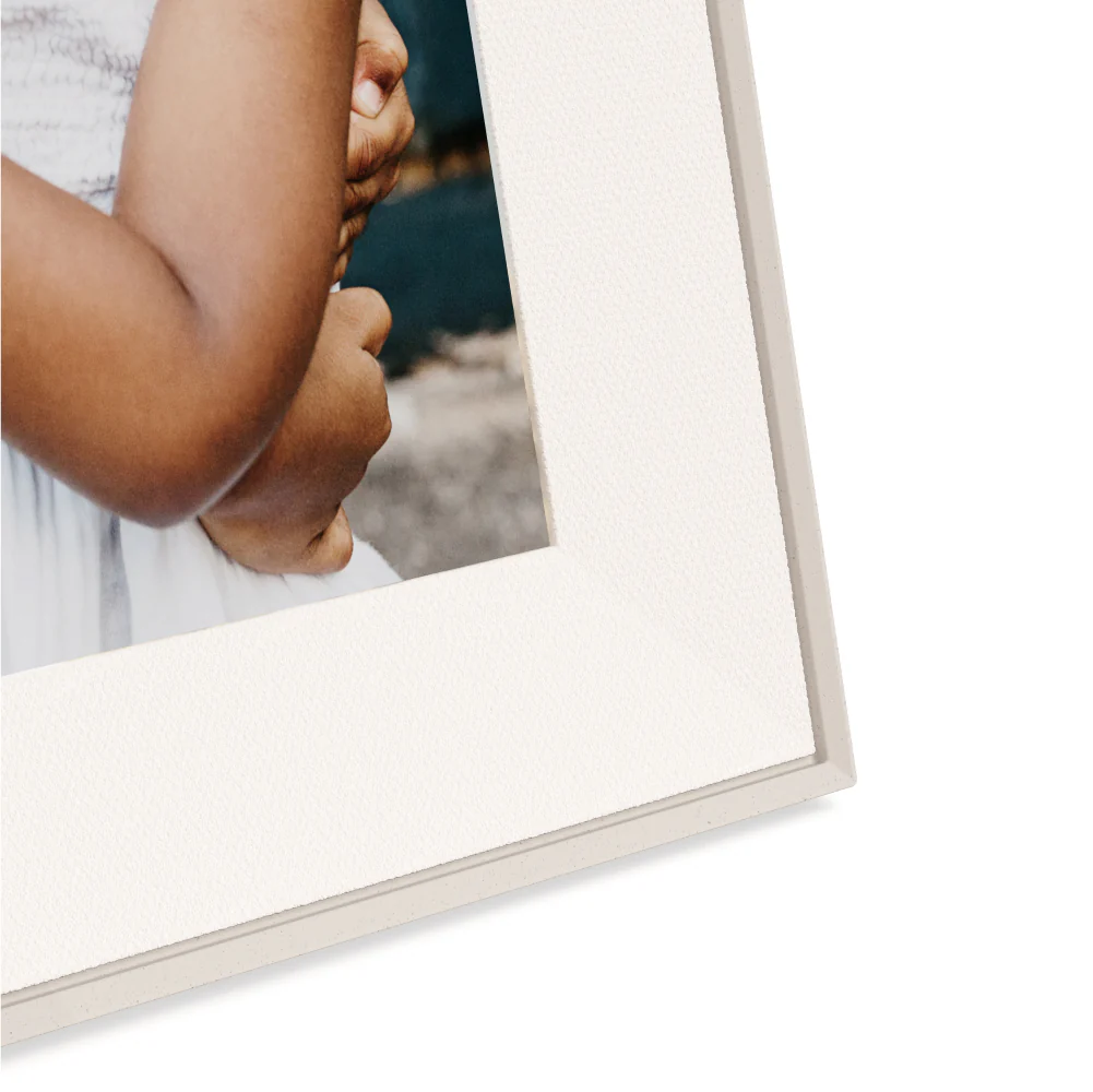 Aura Aspen 12" Digital Photo Frame – White Quartz | AF215-MWHT - Image 3