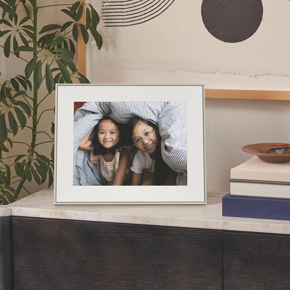 Aura Aspen 12" Digital Photo Frame – White Quartz | AF215-MWHT - Image 8