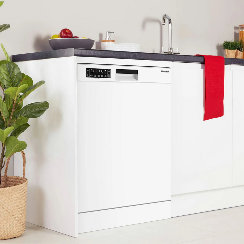 Blomberg Dishwasher - White - 15 Place Settings | LDF52320W - Image 4