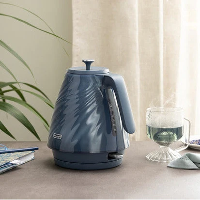 De’Longhi Ballerina Seta Kettle – Silk Blue | KBDS3001.BL - Image 4