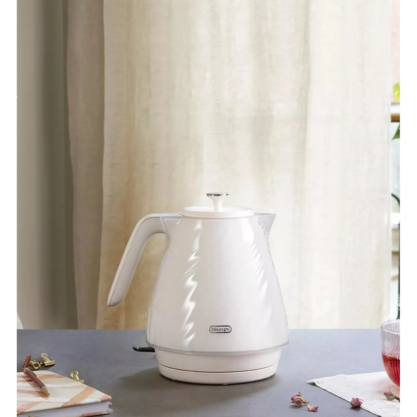 De’Longhi Ballerina Seta Kettle – Silk Cream | KBDS3001.CR - Image 5