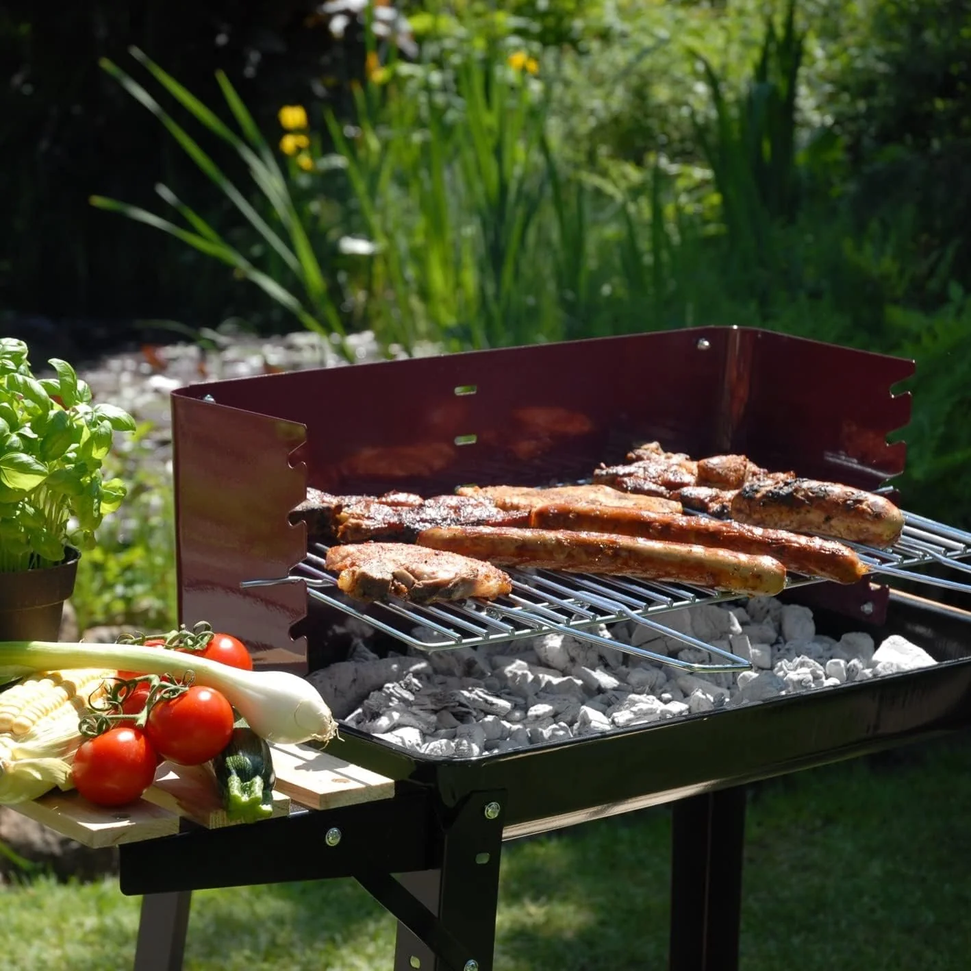 Landmann Wagon Charcoal BBQ with Wooden Shelves | 566 - Image 4
